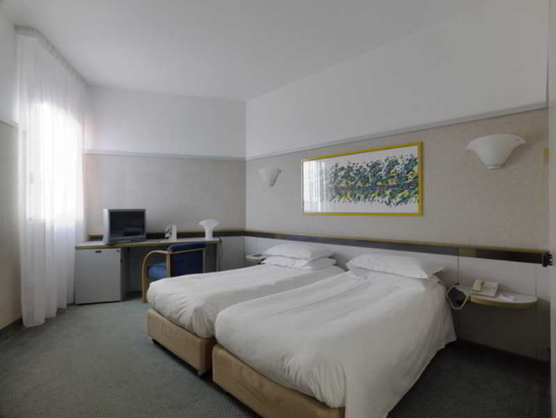 Nh La Spezia Hotel Exterior photo